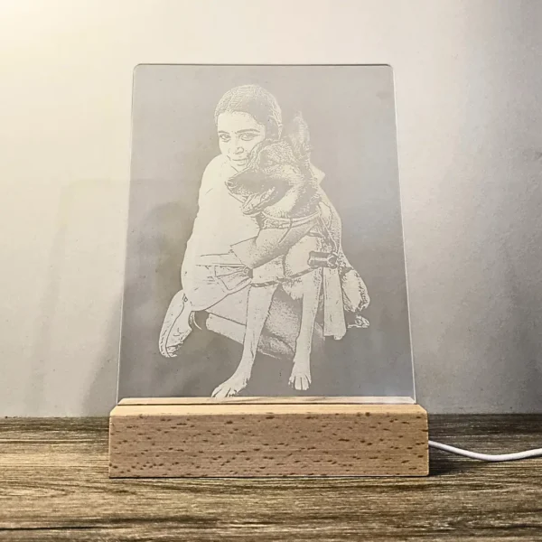⁦מנורת פרספקס עם חריטה אישית⁩ – תמונה ⁦2⁩